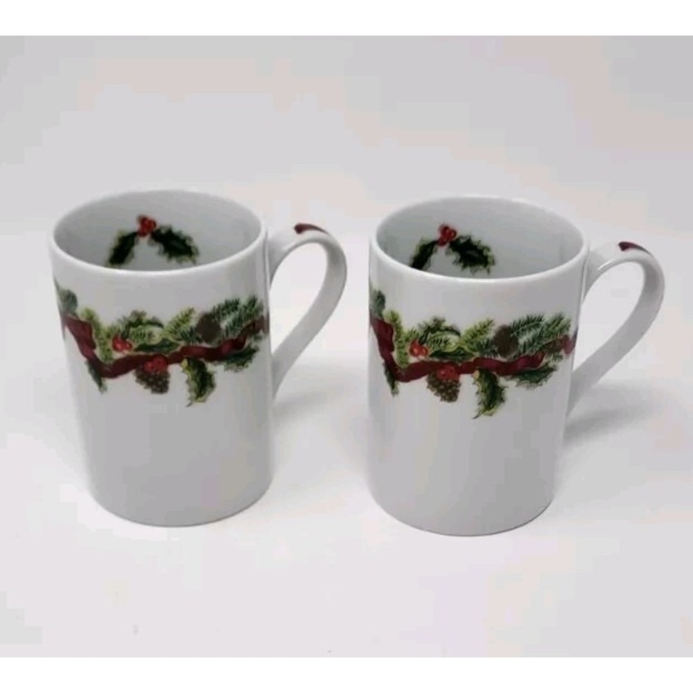 Set of 2 Williams Sonoma "Garland" Porcelain Holiday Mugs Christmas Coffee Tea